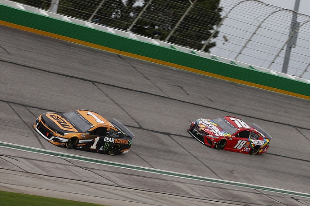 Kurt Busch, Chip Ganassi Racing, Chevrolet Camaro GEARWRENCH, Kyle Busch, Joe Gibbs Racing, Toyota Camry Skittles Gummies, Tyler Reddick, Richard Childress Racing, Chevrolet Camaro Okuma