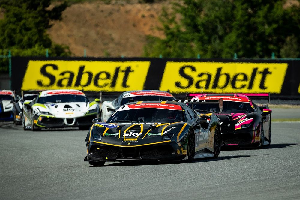 Ferrari Challenge, Brno: in Gara 2 bis di Kirchmayr e Schirò
