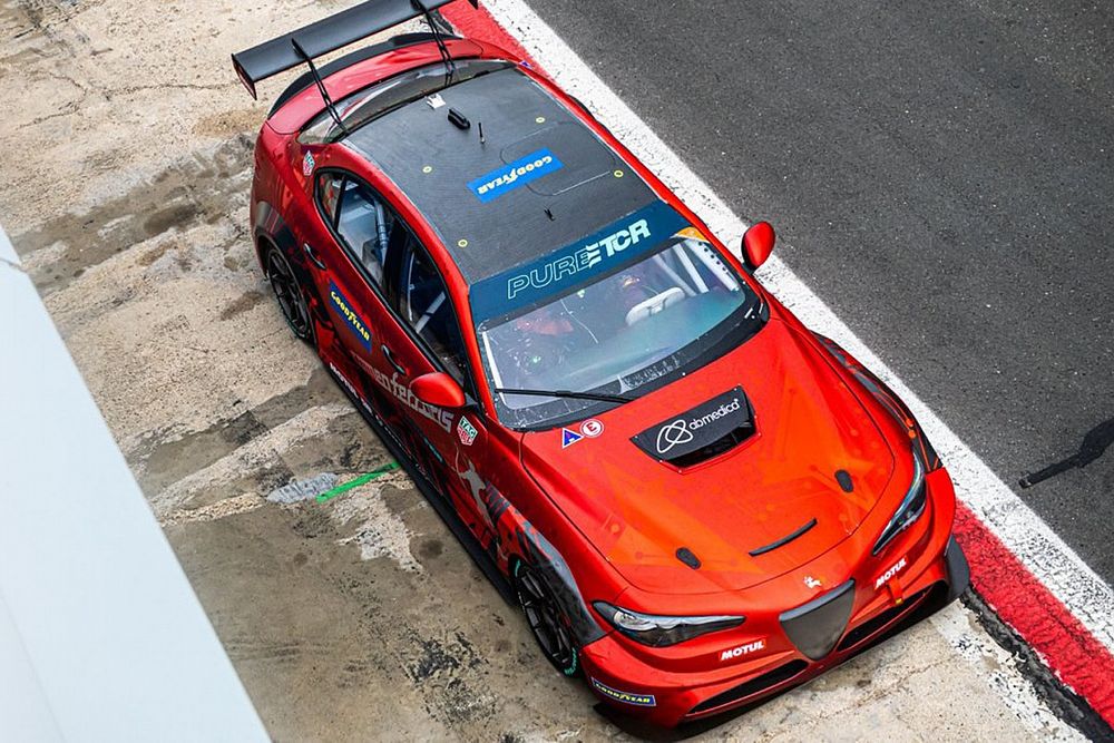 Oliver Webb ha provato l'Alfa Giulia ETCR a Vallelunga