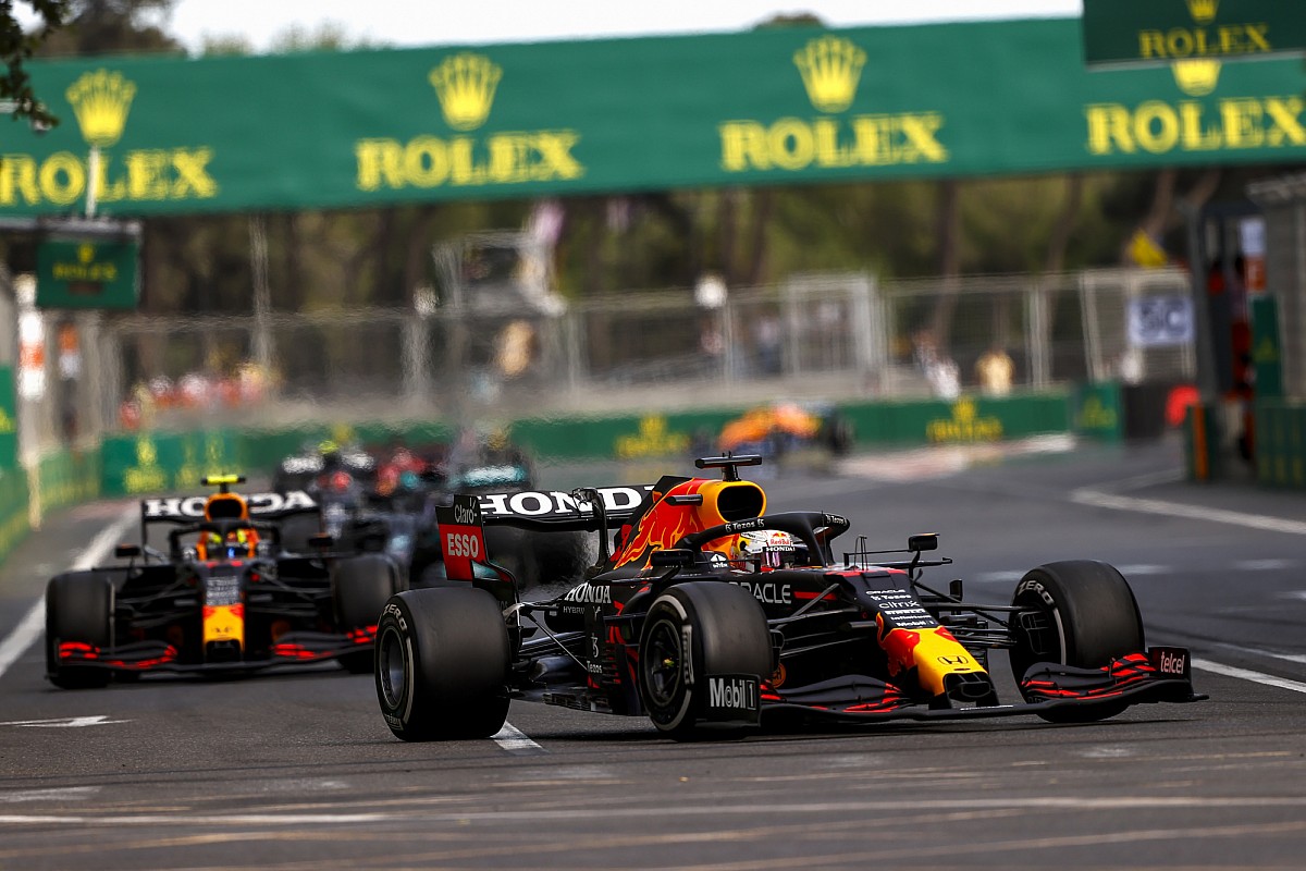Verstappen: "Pérez está cada vez más cómodo en el Red Bull"