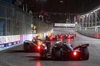 Vergne "choqué" par la fin de course, la FIA se défend