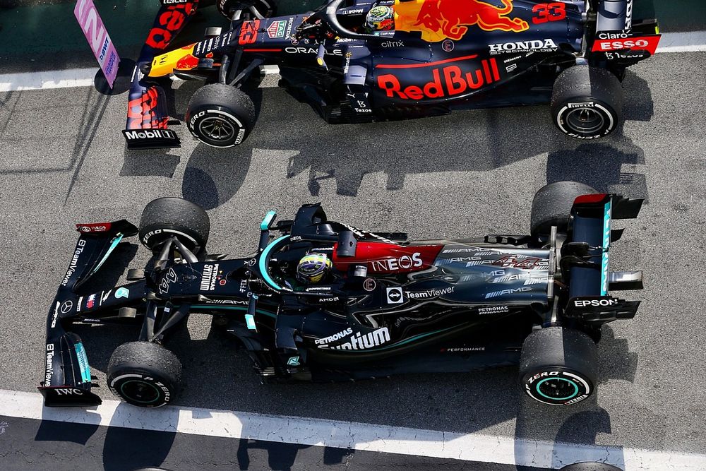 Lewis Hamilton, Mercedes W12, primo classificato, arriva al Parc Ferme