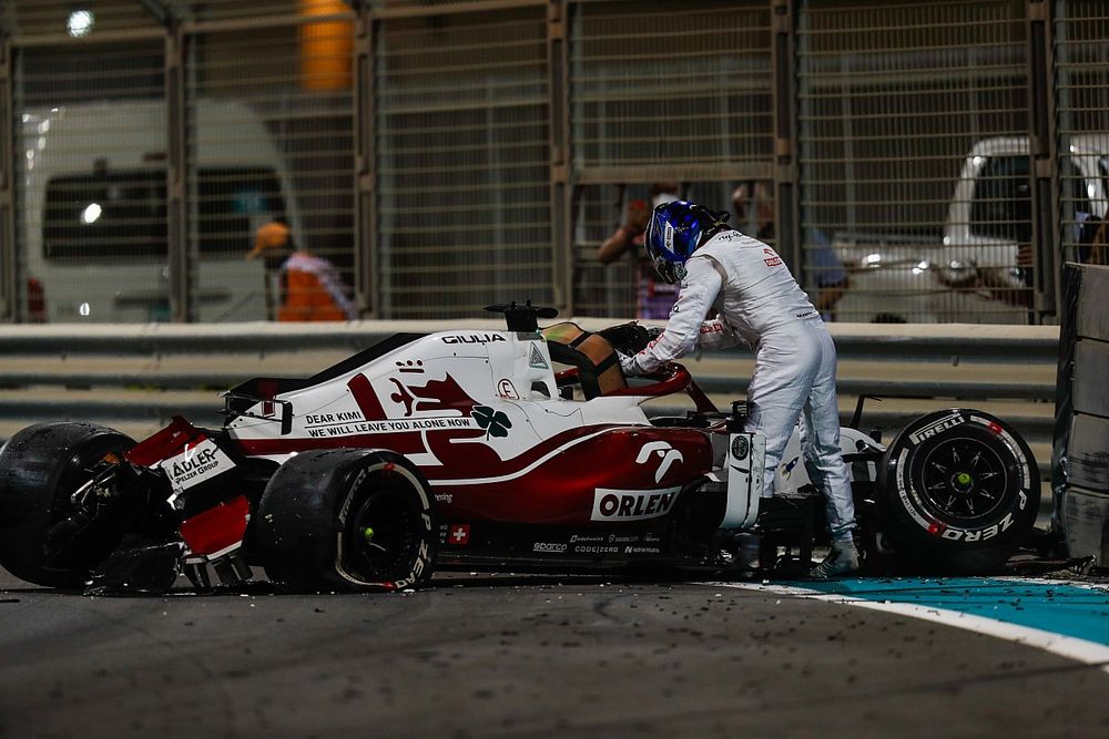 Raikkonen: "Son tura kadar normal bir cuma günüydü"
