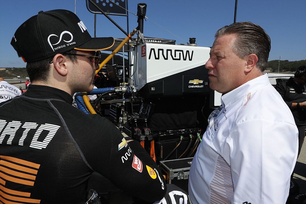 Patricio O'Ward, Arrow McLaren SP Chevrolet y Zak Brown, CEO de McLaren 