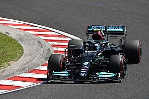Bottas bovenaan op eerste dag in Hongarije, Verstappen P3