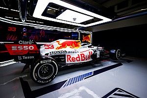 Mercedes постаралась отсоветовать Red Bull от белой ливреи