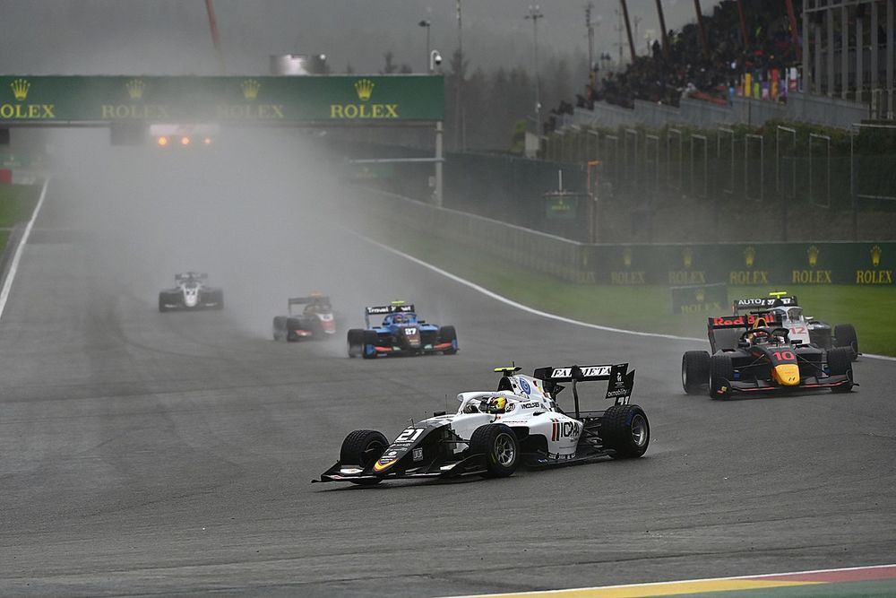 Colombo dominant naar eerste F3-zege op kletsnat Spa-Francorchamps