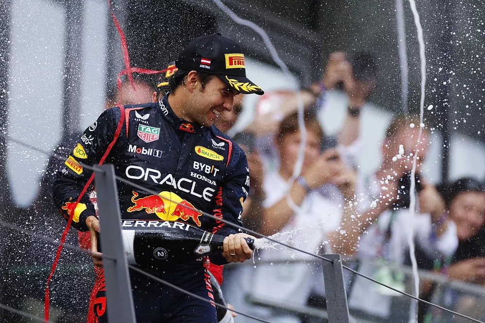 Podio: tercer lugar Sergio P&eacute;rez, Red Bull Racing