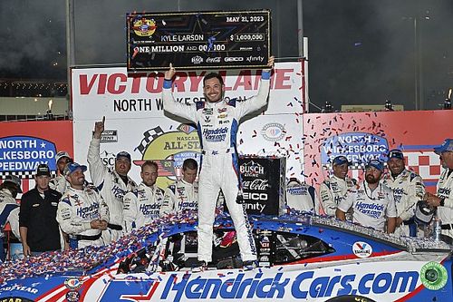 Larson gan&oacute; la carrera de las estrellas de NASCAR en North Wilkesboro