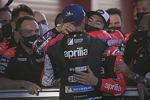 Viñales: "El triunfo de Aleix cambiará la imagen de Aprilia, y eso es muy importante"