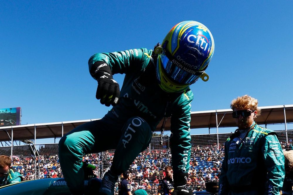 Fernando Alonso, Aston Martin F1 Team, en parrilla