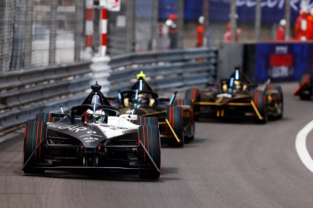 Mitch Evans, Jaguar TCS Racing, Jaguar I-TYPE 6, leads Stoffel Vandoorne, DS Penske, DS E-Tense FE23, and Jean-Eric Vergne, DS Penske, DS E-Tense FE23