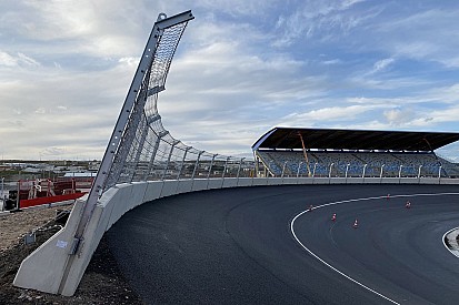 VIDEO: YouTuber racet in game over verbouwd Circuit Zandvoort