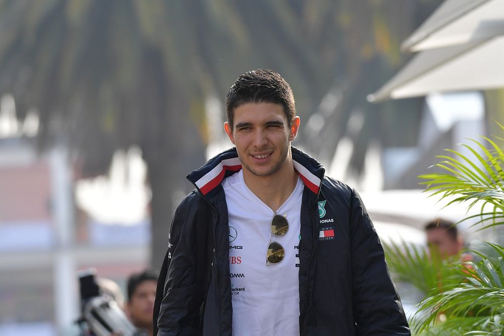 Ocon blikt terug op zwaarste moment als F1-reserve bij Mercedes