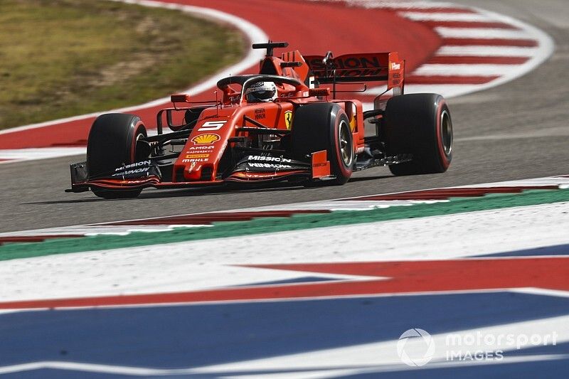 Hamilton cree que Ferrari perdió potencia tras la directiva de la FIA