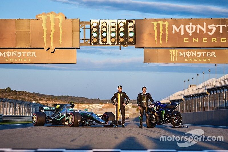 VIDEO: el 'on board' del intercambio entre Rossi y Hamilton