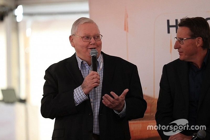 Tributes flow for legendary commentator Mike Raymond