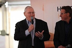 Tributes flow for legendary commentator Mike Raymond