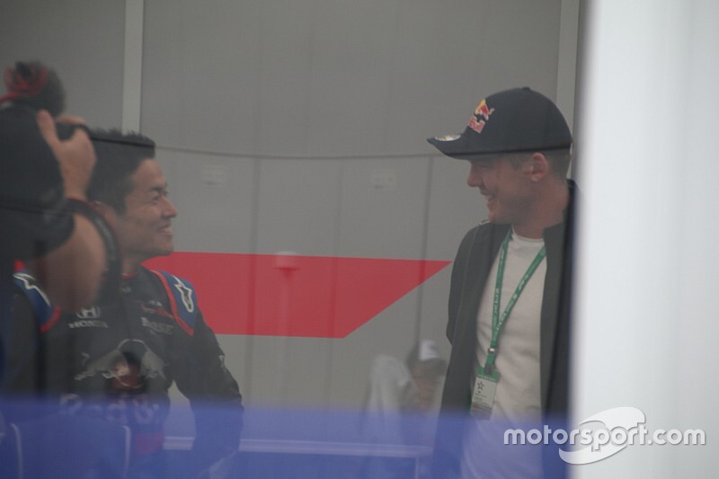 ニック・キャシディ、FP1直前に“最大のライバル”山本尚貴を激励