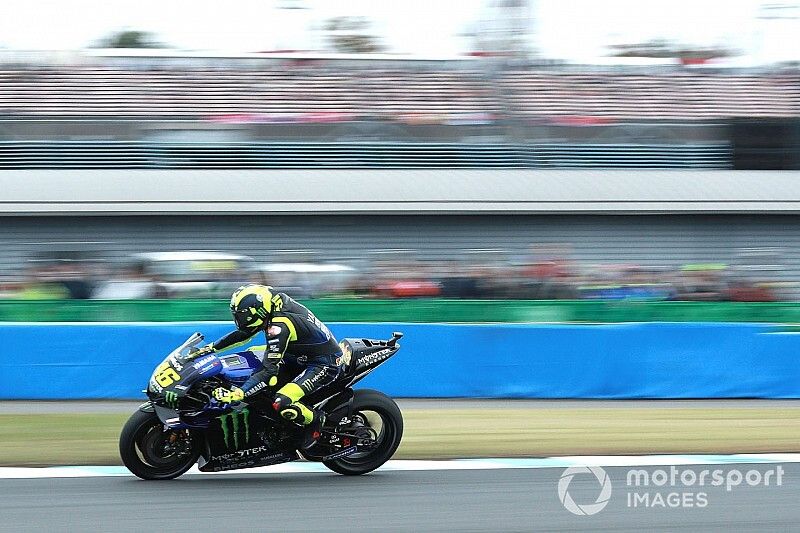 Rossi espera remontar con pista seca