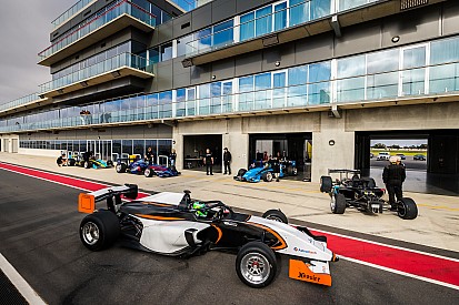 S5000 teams test at The Bend