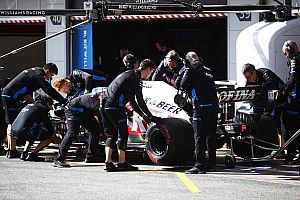Williams dispensa funcionários e reduz salários de pilotos e direção