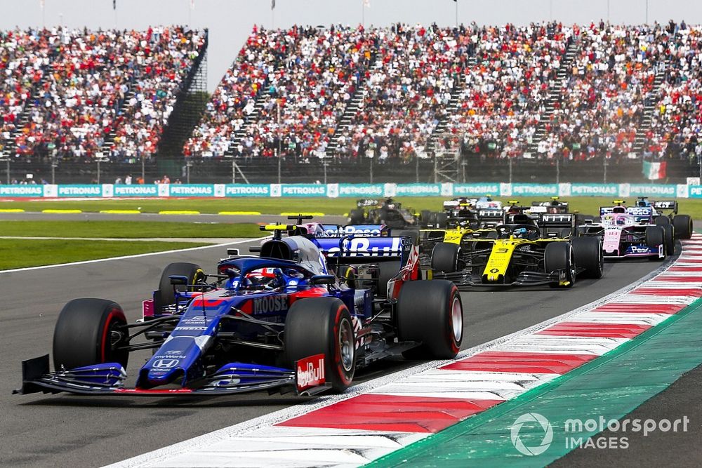 Pierre Gasly, Toro Rosso STR14, leads Daniel Ricciardo, Renault F1 Team R.S.19, Nico Hulkenberg, Renault F1 Team R.S. 19, Lance Stroll, Racing Point RP19, and the remainder of the field at the start of the race