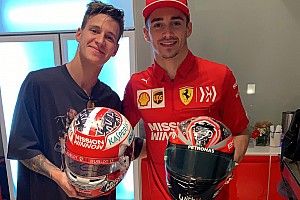 Las dos revelaciones de MotoGP y F1 intercambiaron cascos