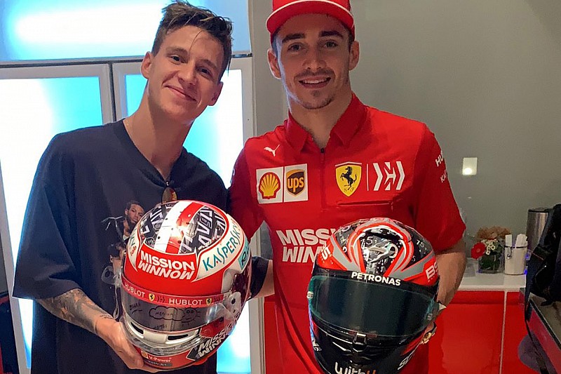 Las dos revelaciones de MotoGP y F1 intercambiaron cascos