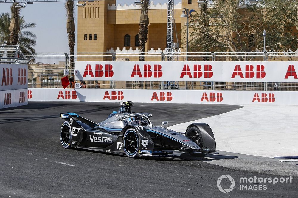 Diriyah E-Prix: De Vries, 0.6 saniye farkla pole pozisyonunu aldı