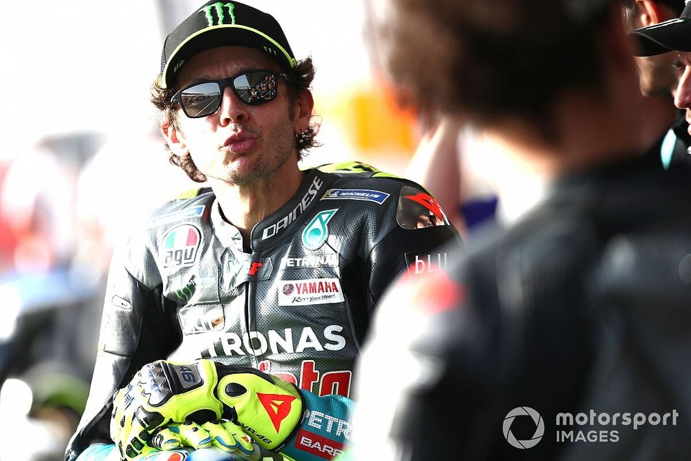 Rossi: “Es complicado que siga solo para ver aficionados en las gradas”