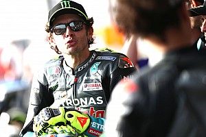 Rossi: “Es complicado que siga solo para ver aficionados en las gradas”