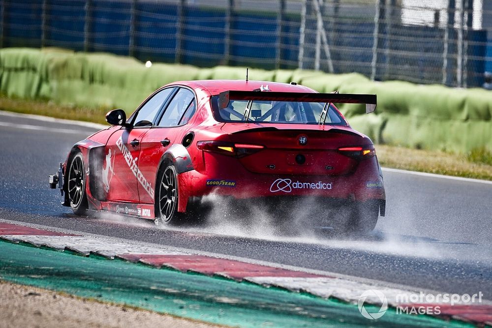 Alfa Giulia ETCR: 250km senza guai e a piena potenza da 500kW