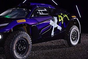 Хэмилтон и Росберг в гонках Extreme E: команда Льюиса показала расцветку, а Нико представил девушку-пилота
