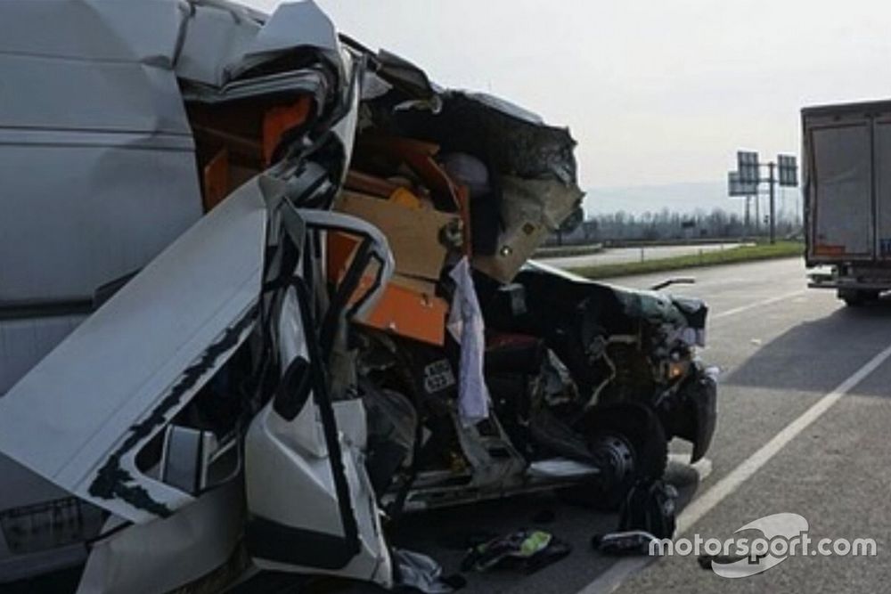Los hermanos Oncu salen casi ilesos de un grave accidente de coche