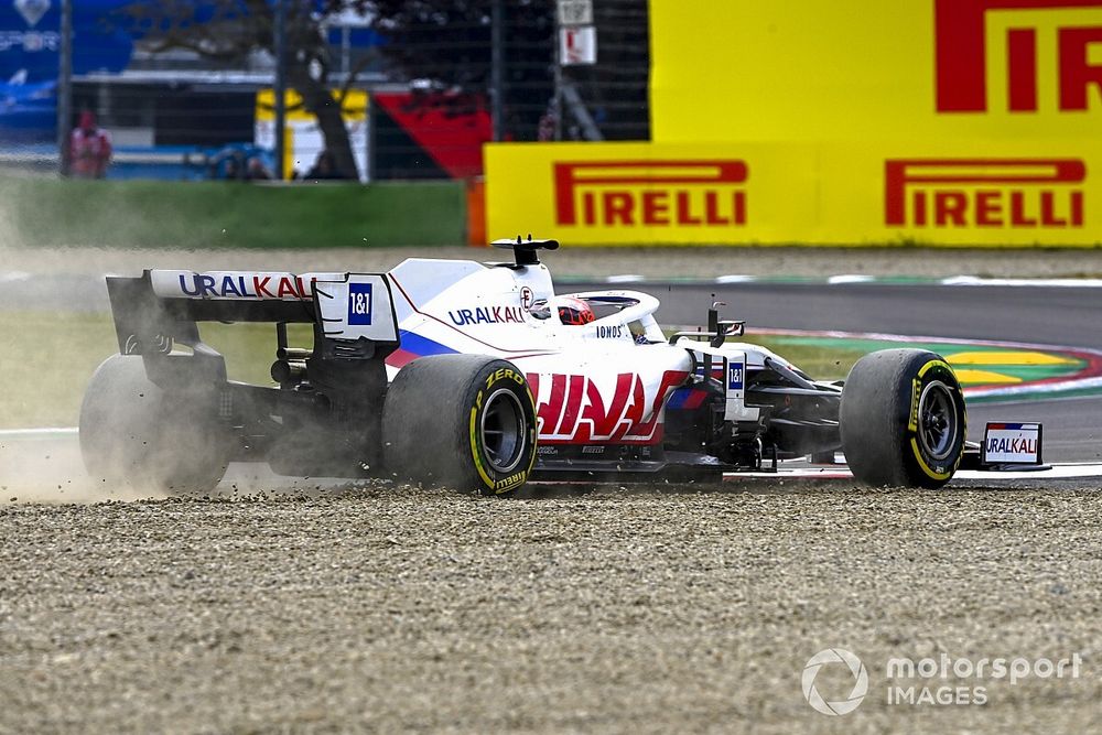 Nikita Mazepin, Haas VF-21, touches the gravel