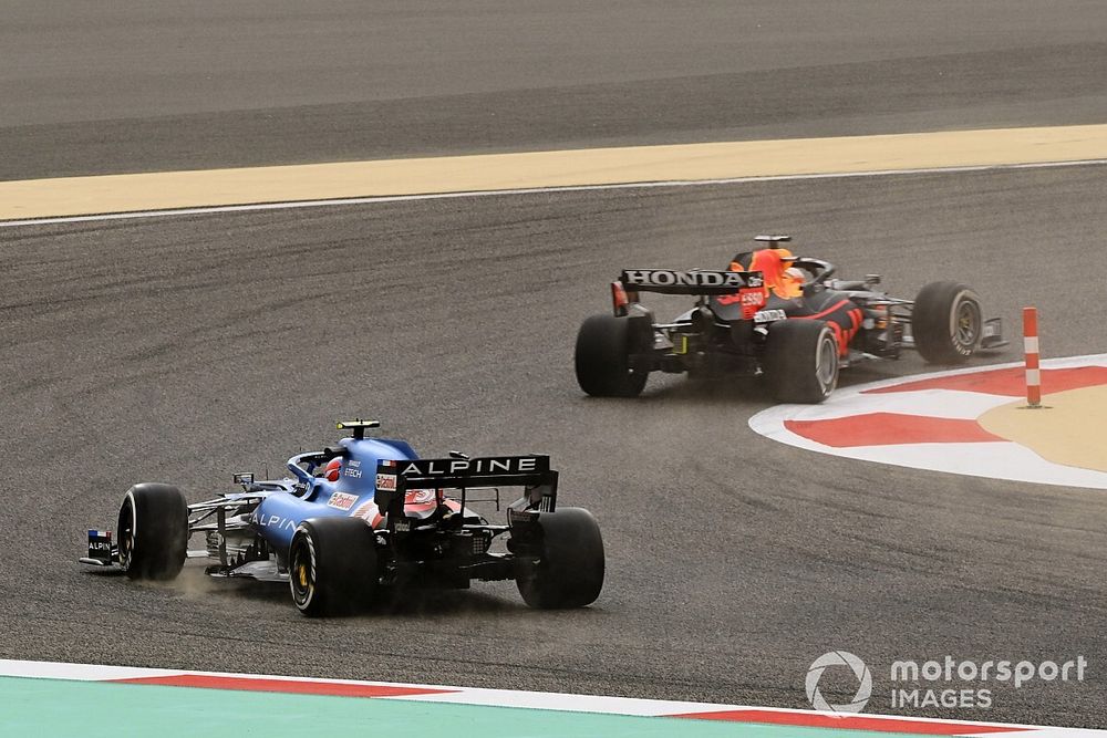 Max Verstappen, Red Bull Racing RB16B, Esteban Ocon, Alpine A521