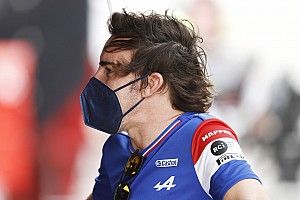 Érdekes ok miatt csúszik Alonso életrajzának megjelenése