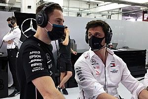 Vandoorne és De Vries teszteli a Mercedest Abu Dhabiban