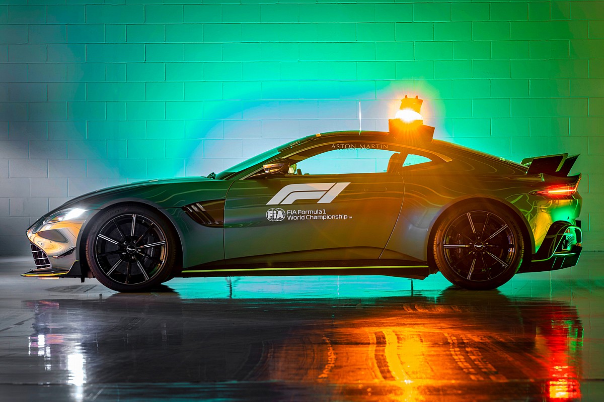 Hivatalos: megérkeztek az első képek az Aston Martin Safety Carjáról!