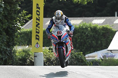 Isle of Man TT: Hickman wins red-flagged Superbike opener