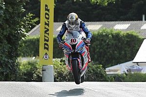Isle of Man TT: Hickman wins red-flagged Superbike opener
