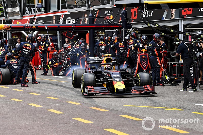 VÍDEO: Veja manobra arrojada de Verstappen em cima de Hamilton no fim do GP de Mônaco