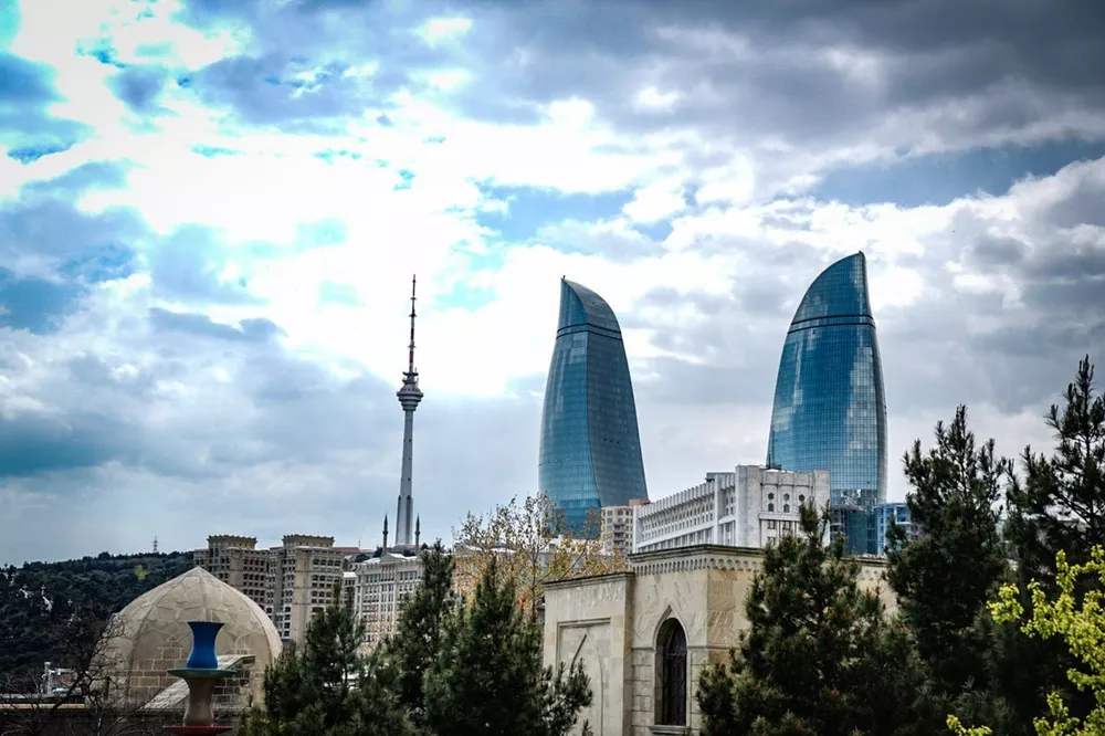 سماء باكو