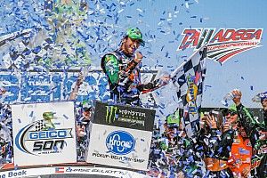 Chase Elliott gana tras un accidentado final en Talladega