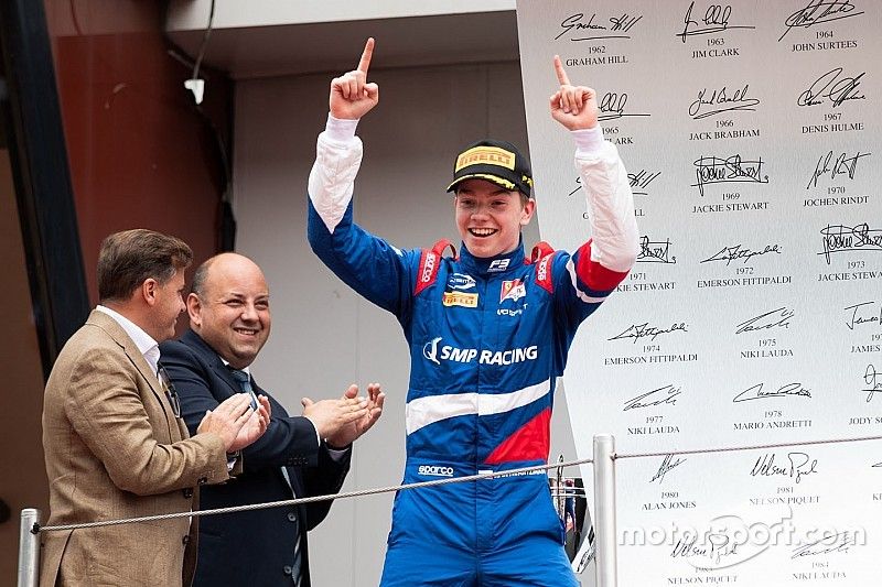 Shwartzman gana la primera carrera de la nueva era de la F3 en Barcelona