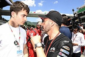 Леклер побывал на MotoGP и запросился за руль гоночного байка
