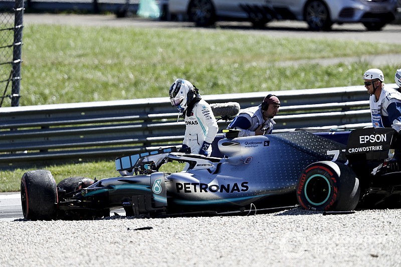 Videón Bottas balesete az ausztriai FP2-ről