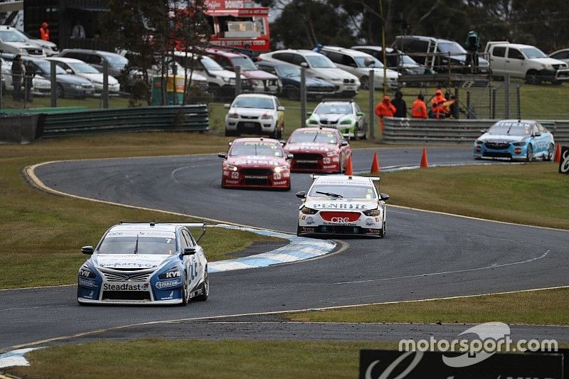 Sandown 500: Russell wins wild first qualifying race