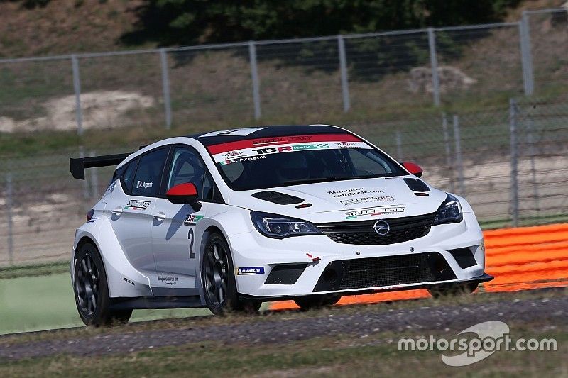 Argenti e Nataloni pronti a scendere in campo con le rispettive Opel nel TCR Italy 2019